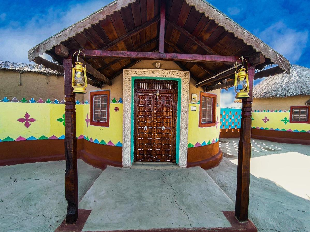 Royal King Hotel Dhordo Exterior photo